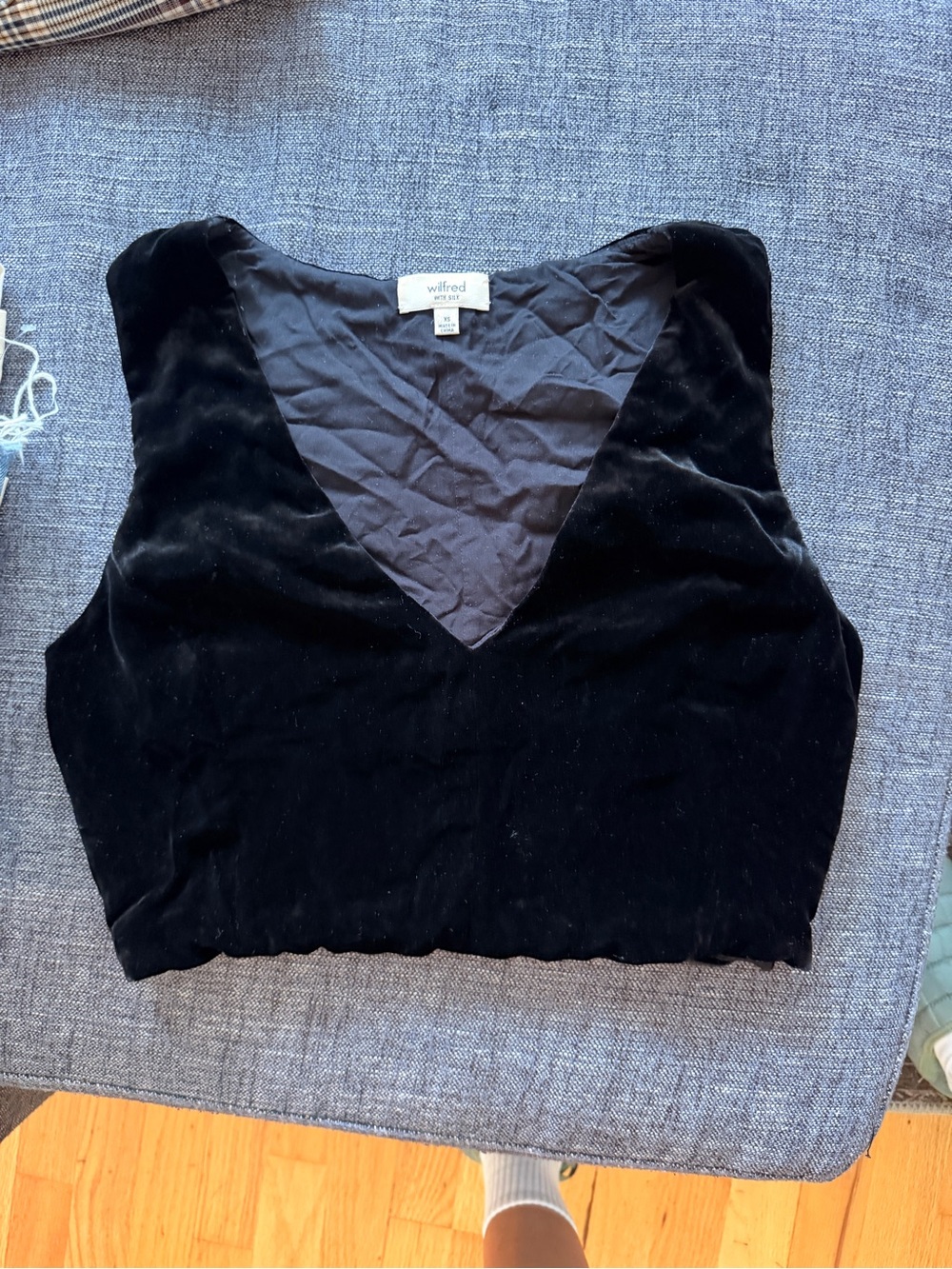 Wilfred Black Velvet V-Neck Cropped Tank